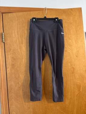 Nike Women's Dri-FIT Fast Crop Running Leggings in Dark Grey